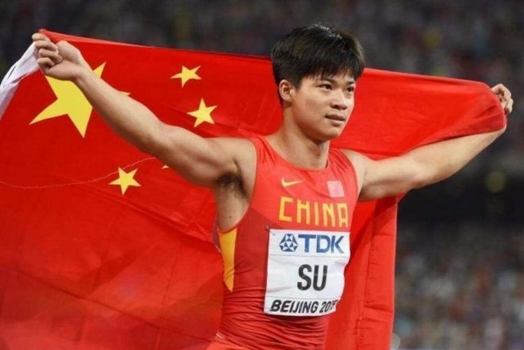 苏炳添“开门红”冲上热搜(苏炳添出场仪式) 苏炳添“开门红”冲上热搜(苏炳添出场仪式)